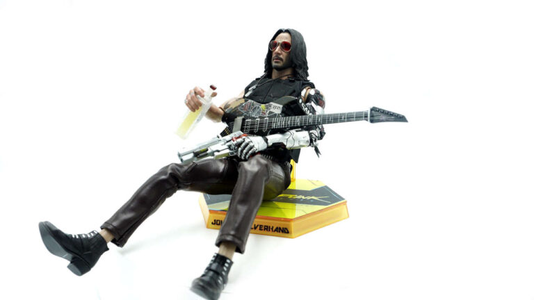 I Spent $300 On A Cyberpunk 2077 Johnny Silverhand Toy And I Regret Nothing