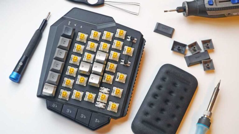 How I made my own wireless PC gaming keypad
